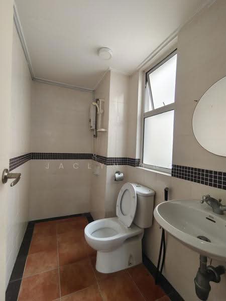 2.5-storey Terraced House for Sale in Usj 16 (Subang Jaya) - Jaclyn Ong - Bathroom - PropertyGuru.com.my