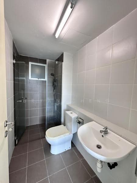 Kediaman Servis untuk Dijual di Galleria Equine Park - Bryan Cheng - Bathroom - PropertyGuru.com.my