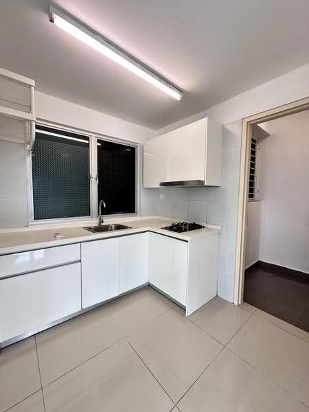 Kediaman Servis untuk Dijual di Galleria Equine Park - Bryan Cheng - Kitchen - PropertyGuru.com.my