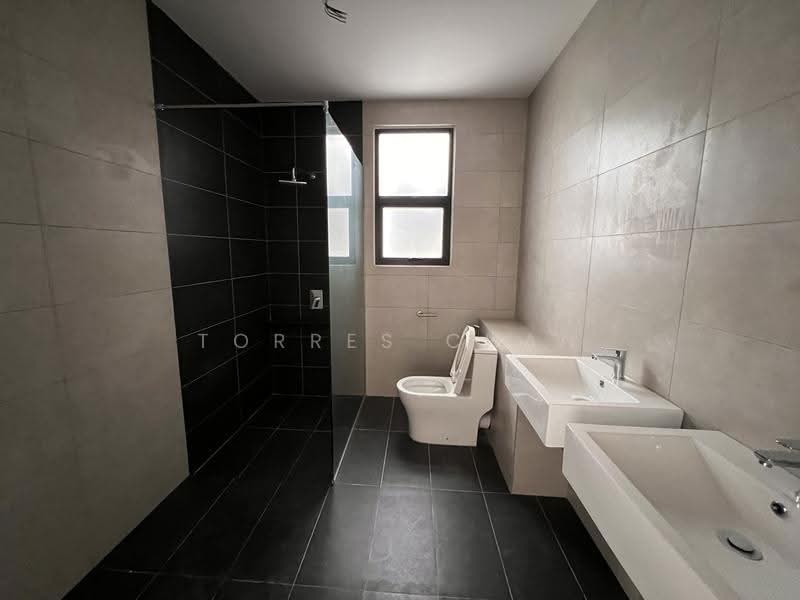 2-storey Terraced House for Sale in Setia Utama (Setia Alam) - Torres Chan - Bathroom - PropertyGuru.com.my