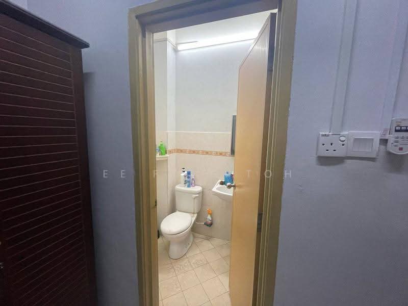 Rumah Teres 1-Tingkat untuk Dijual di Taman Setia Indah (Tebrau) - Ee Fong Toh - Bathroom - PropertyGuru.com.my