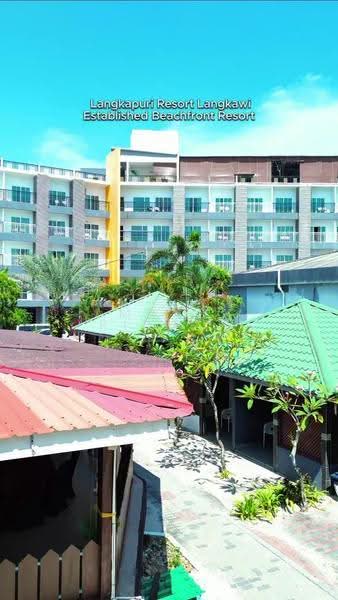Hotel / Resort untuk Dijual di Pantai Tengah (Chenang) - Mohd Riduan - Exterior - PropertyGuru.com.my
