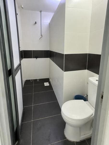 Semi-Detached House for Sale in Hijauan Valdor (Sungai Jawi) - Nur Alisya - Bathroom - PropertyGuru.com.my