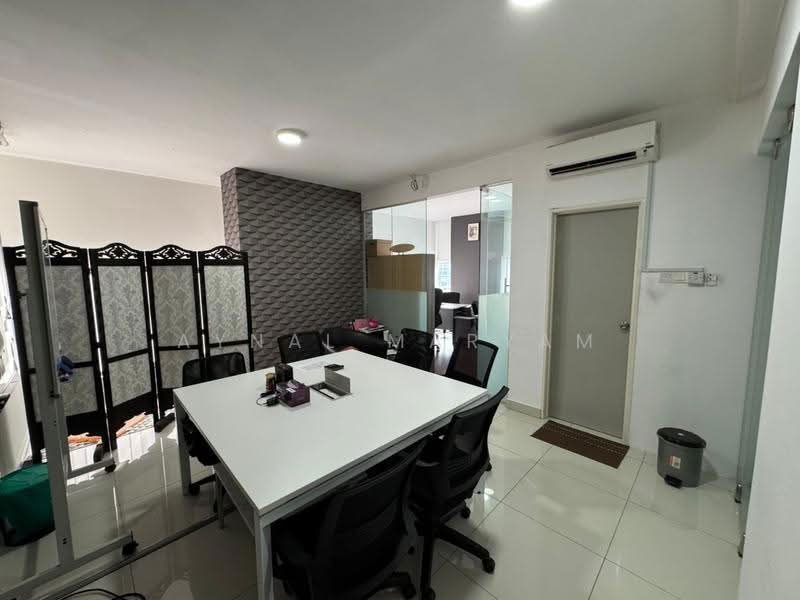 Kediaman Servis untuk Dijual di Plaza Azalea - Aynal Maryam - Interior - PropertyGuru.com.my