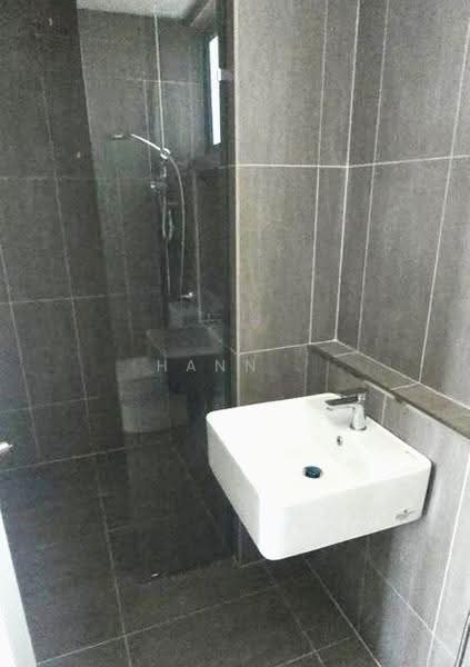 Kediaman Servis untuk Dijual di The Pulse Residence - Hann . - Bathroom - PropertyGuru.com.my