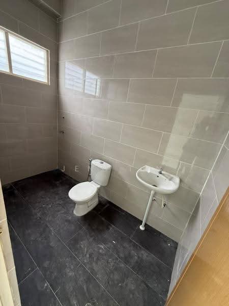 1-storey Terraced House for Sale in Kuching (Sarawak) - Jeno Tan - Bathroom - PropertyGuru.com.my
