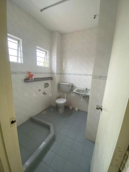 2-storey Terraced House for Sale in Bandar Puchong Utama (Puchong) - Danny Wong - Bathroom - PropertyGuru.com.my