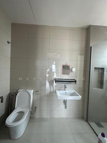 Kediaman Servis untuk Dijual di Paradigm Residence - Maggie Leng - Bathroom - PropertyGuru.com.my