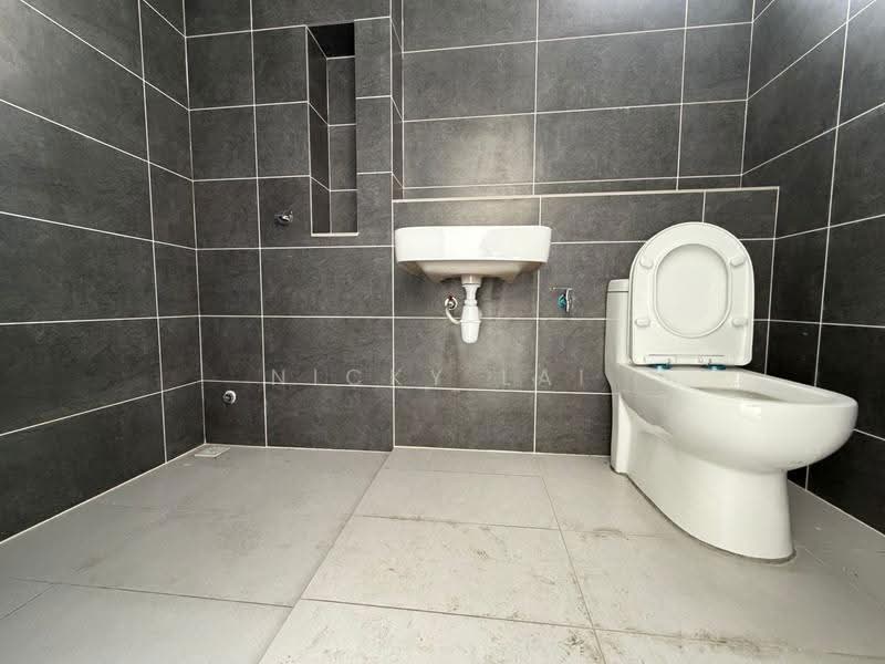Rumah Teres 2-Tingkat untuk Dijual di Sungai Choh (Serendah) - Nicky Lai - Bathroom - PropertyGuru.com.my