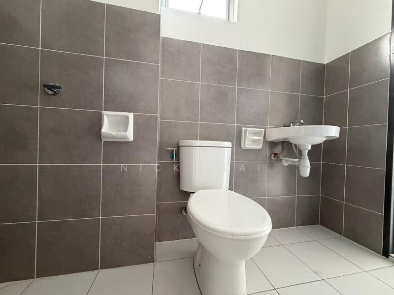 Rumah Teres 2-Tingkat untuk Dijual di Sungai Choh (Serendah) - Nicky Lai - Bathroom - PropertyGuru.com.my