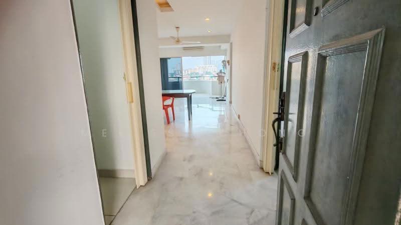 Kondominium untuk Dijual di Meadow Park 2 - Melissa Chong - Corridor - PropertyGuru.com.my