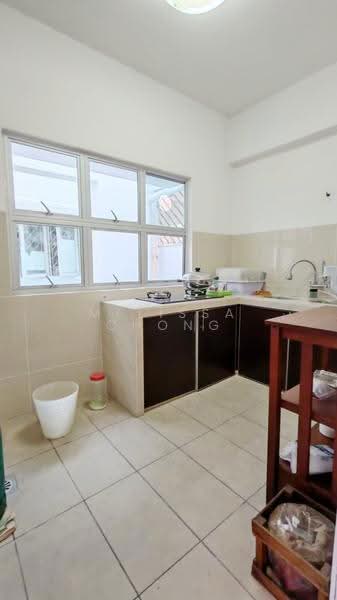 Kondominium untuk Dijual di Meadow Park 2 - Melissa Chong - Kitchen - PropertyGuru.com.my