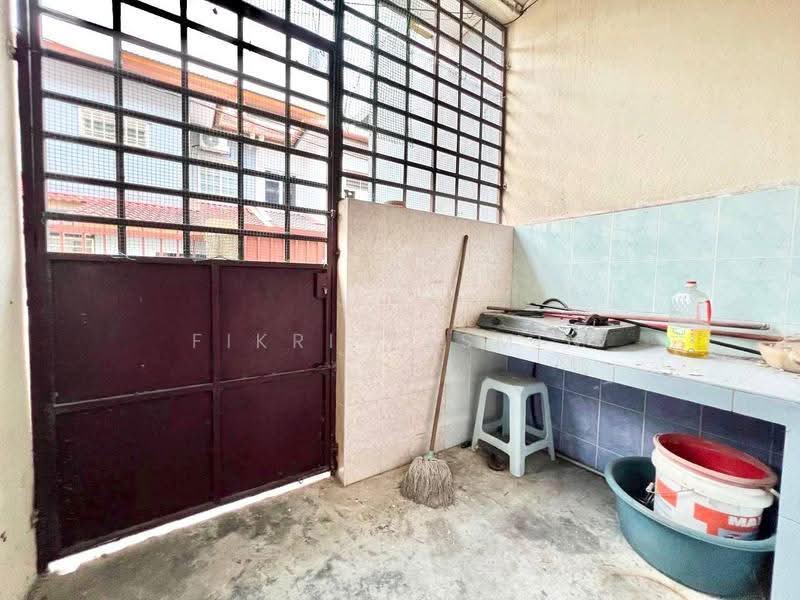 2-storey Terraced House for Sale in Taman Pelangi Semenyih (Semenyih) - Fikri Yasmin - Kitchen - PropertyGuru.com.my