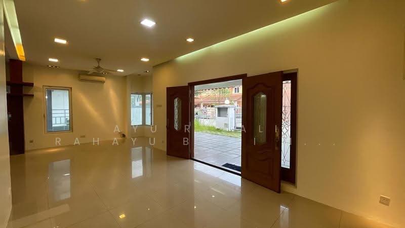 Rumah Berkembar untuk Dijual di Petaling Jaya (Selangor) - Ayu Razali Rahayu Binti Mohd Razali - Living Room - PropertyGuru.com.my