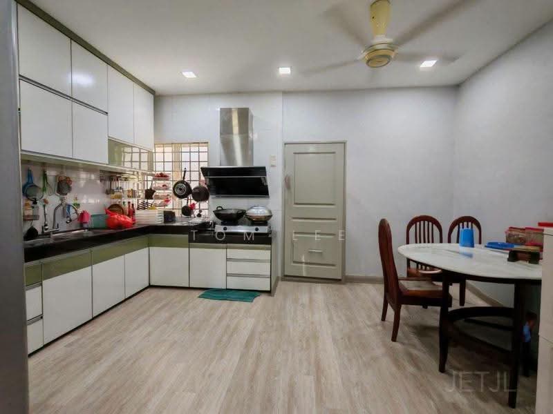 2-storey Terraced House for Sale in Taman Klang Utama (Kapar) - Tom Lee - Kitchen - PropertyGuru.com.my