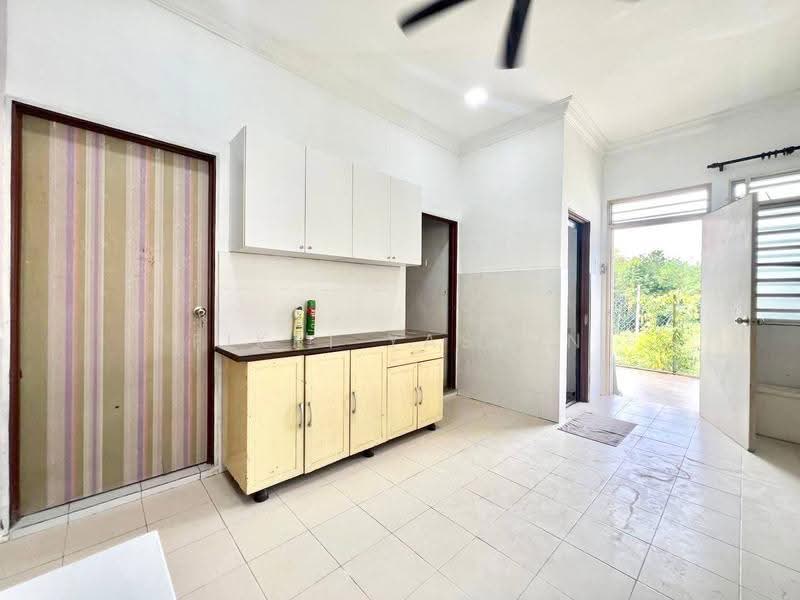 Semi-Detached House for Sale in Desa Salak Idaman (Sepang) - Fikri Yasmin - Kitchen - PropertyGuru.com.my