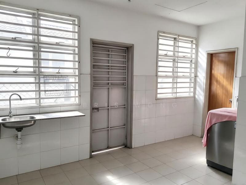 Rumah Teres 2-Tingkat untuk Disewa di Kemuning Utama (Shah Alam) - Tabris Wong - Kitchen - PropertyGuru.com.my