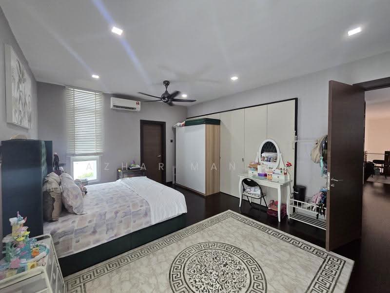 Bungalow House for Sale in Denai Alam (Shah Alam) - Azhar Mansor - Bedroom @ 1st Floor - PropertyGuru.com.my