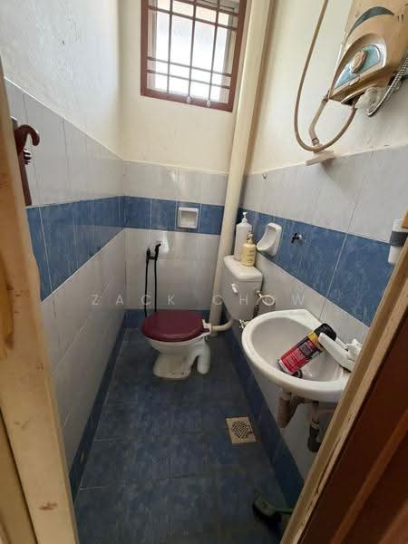 Rumah Teres 2-Tingkat untuk Dijual di Taman Bestari Indah (Ulu Tiram) - Zack Chow - Bathroom - PropertyGuru.com.my