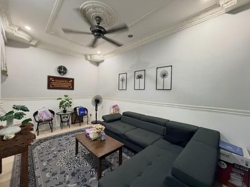 1-storey Terraced House for Sale in Meru (Klang) - Muizz Razak - Living Room - PropertyGuru.com.my