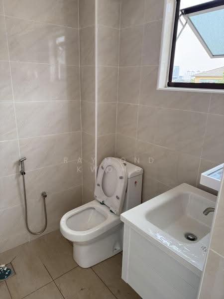 Kedai untuk Disewa di Seri Kembangan (Selangor) - Raymond Kwong - Bathroom - PropertyGuru.com.my