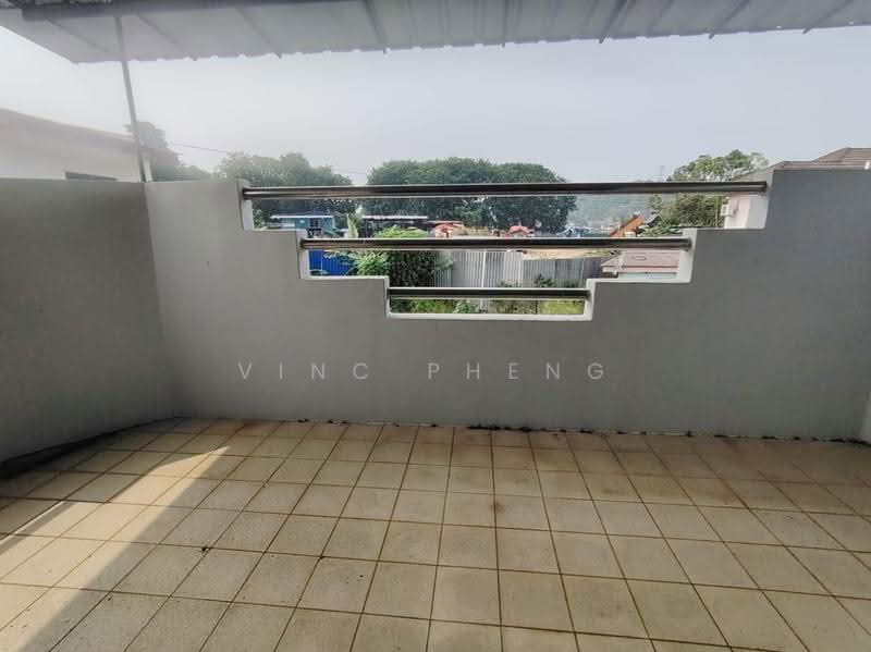 2-storey Terraced House for Rent in Taman Cheng Utama (Cheng) - Vinc Pheng - Balcony - PropertyGuru.com.my