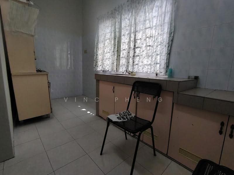 2-storey Terraced House for Rent in Taman Cheng Utama (Cheng) - Vinc Pheng - Kitchen - PropertyGuru.com.my