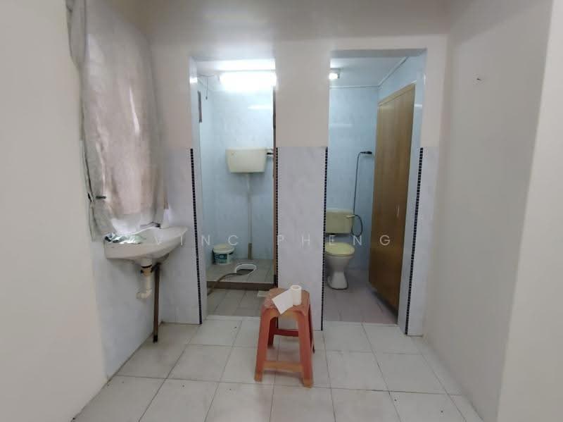 2-storey Terraced House for Rent in Taman Cheng Utama (Cheng) - Vinc Pheng - Bathroom - PropertyGuru.com.my