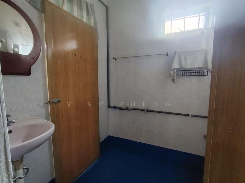 2-storey Terraced House for Rent in Taman Cheng Utama (Cheng) - Vinc Pheng - Bathroom - PropertyGuru.com.my
