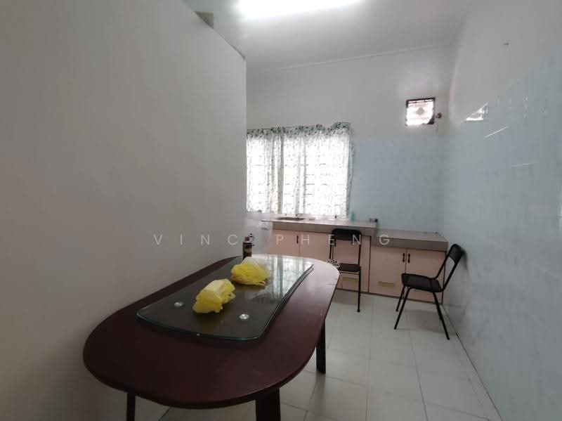 2-storey Terraced House for Rent in Taman Cheng Utama (Cheng) - Vinc Pheng - Kitchen - PropertyGuru.com.my