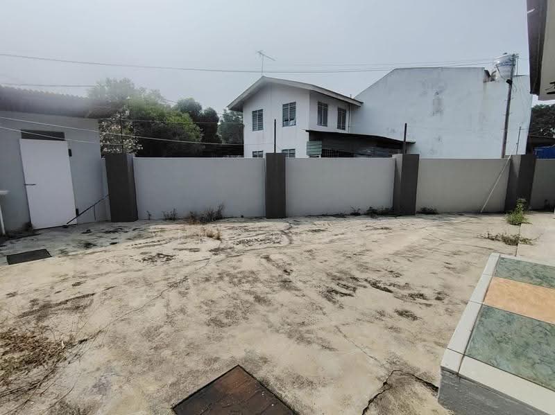 2-storey Terraced House for Rent in Taman Cheng Utama (Cheng) - Vinc Pheng - Exterior - PropertyGuru.com.my