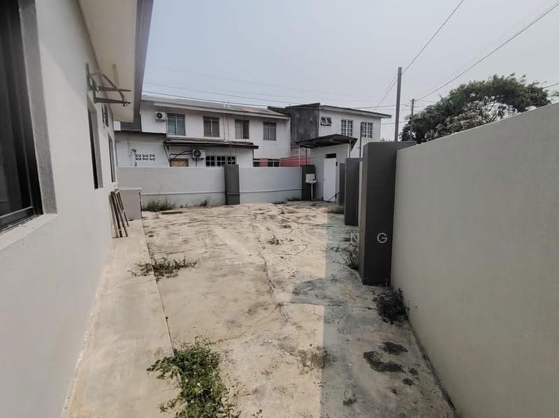 2-storey Terraced House for Rent in Taman Cheng Utama (Cheng) - Vinc Pheng - Exterior - PropertyGuru.com.my