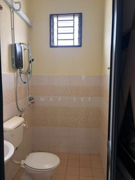 Terraced House for Rent in Bandar Putra Kulai (Kulai) - Max Yee - Bathroom - PropertyGuru.com.my