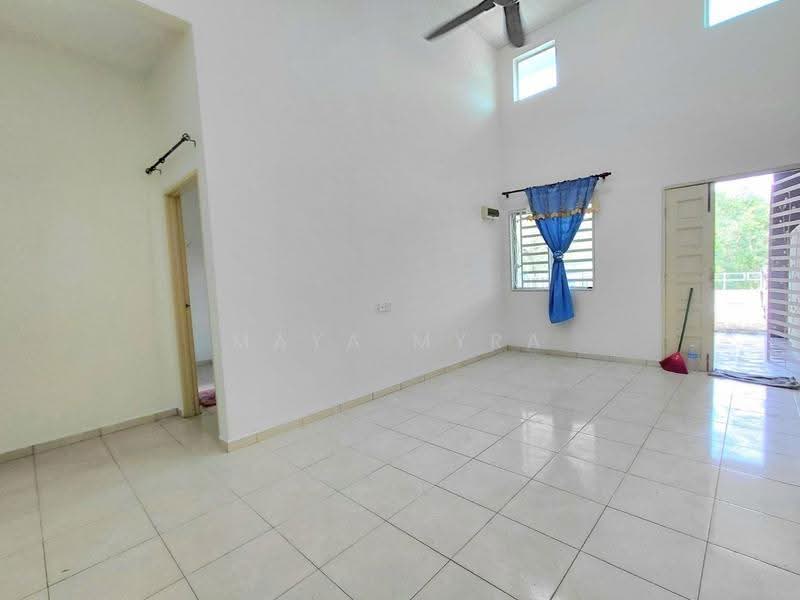 Terraced House for Sale in Gopeng Industrial Park (Gopeng) - Maya Myra - Living Room - PropertyGuru.com.my
