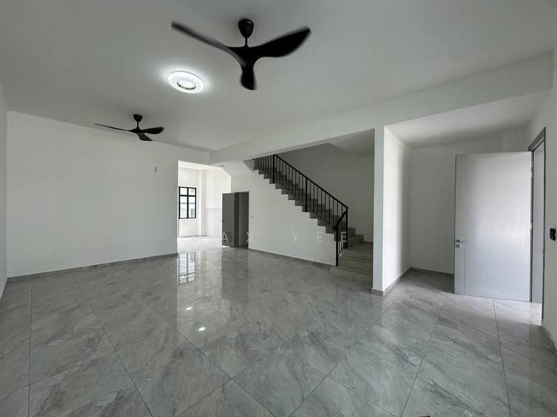 Rumah Teres 2-Tingkat untuk Disewa di Bandar Putra Kulai (Kulai) - Max Yee - Living Room - PropertyGuru.com.my