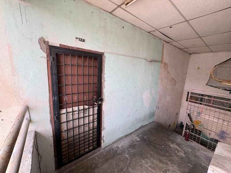 Flat for Sale at Taman Pendamar Indah 2 - Hafiz Yaacob - Entrance - PropertyGuru.com.my