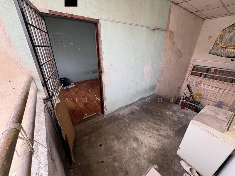 Flat for Sale at Taman Pendamar Indah 2 - Hafiz Yaacob - Balcony - PropertyGuru.com.my