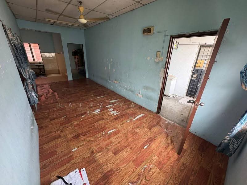Flat for Sale at Taman Pendamar Indah 2 - Hafiz Yaacob - Living Room - PropertyGuru.com.my