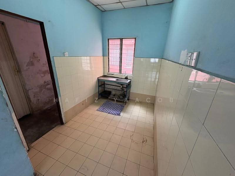 Flat for Sale at Taman Pendamar Indah 2 - Hafiz Yaacob - Kitchen - PropertyGuru.com.my
