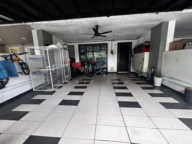 2-storey Terraced House for Sale in Taman Bukit Tiram (Ulu Tiram) - Annie Low - Car Park - PropertyGuru.com.my
