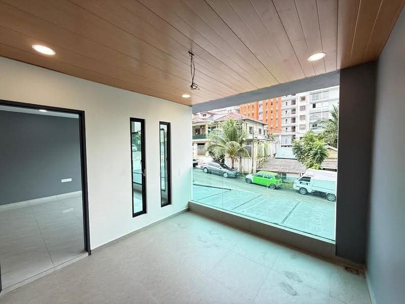 Rumah Berkembar untuk Dijual di Kampung Bahru (Johor Bahru) - Annie Low - Balcony - PropertyGuru.com.my