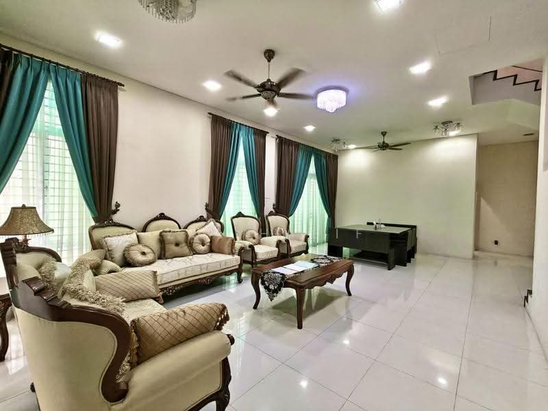 Zero-Lot Bungalow for Sale in Seksyen 4 (Shah Alam) - Zul Hasif - Living Room - PropertyGuru.com.my