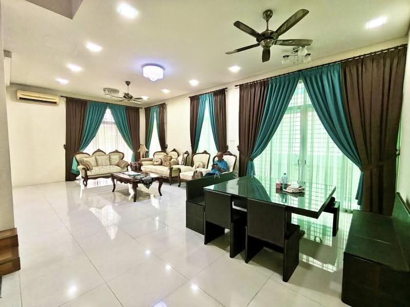 Zero-Lot Bungalow for Sale in Seksyen 4 (Shah Alam) - Zul Hasif - Living Room - PropertyGuru.com.my