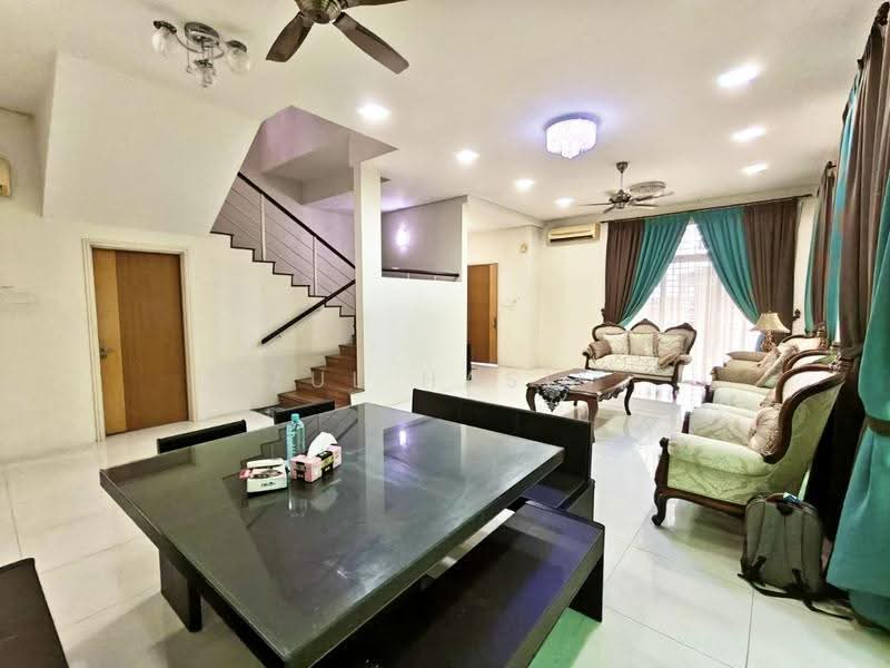 Zero-Lot Bungalow for Sale in Seksyen 4 (Shah Alam) - Zul Hasif - Living Room - PropertyGuru.com.my