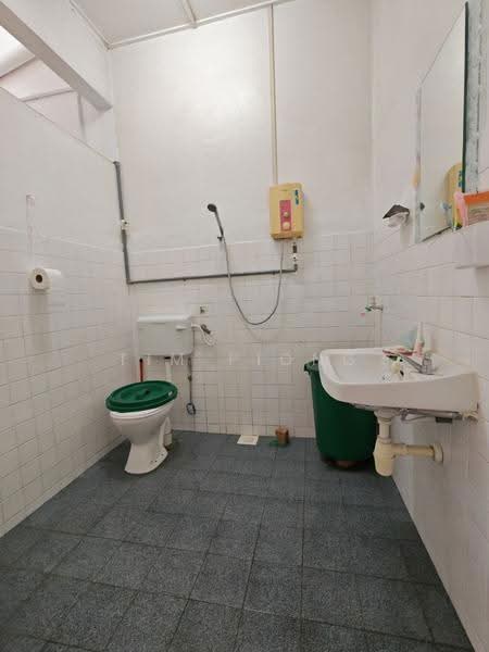 Rumah Teres 1-Tingkat untuk Dijual di Taman Malim Jaya (Bachang) - Tim Piong - Bathroom - PropertyGuru.com.my