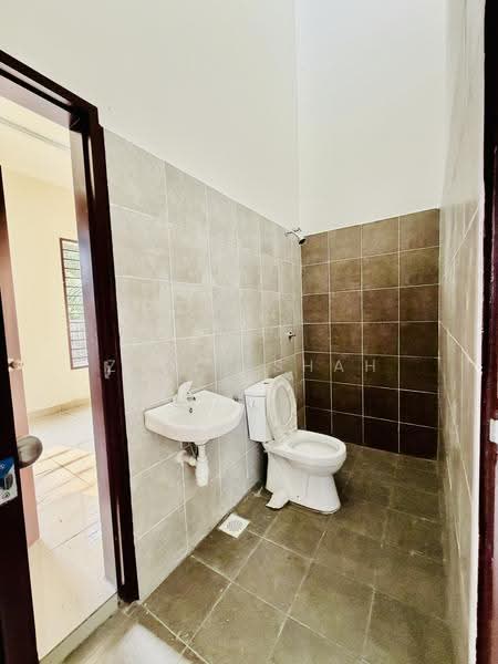 Rumah Berkembar untuk Dijual di Klang (Selangor) - Zimir Shah - Bathroom - PropertyGuru.com.my