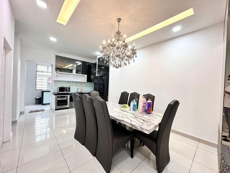 2.5-storey Terraced House for Rent in Taman Sutera Utama (Skudai) - Calvin Lee - Dining Room - PropertyGuru.com.my