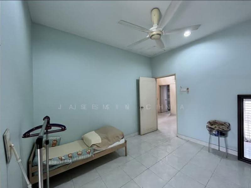 2-storey Terraced House for Sale in Sutera Damansara (Damansara Damai) - Jasemin Chia - Bedroom - PropertyGuru.com.my