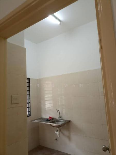 Rumah Teres 2-Tingkat untuk Disewa di Taman Tasik Prima (Puchong) - Tron Wan - Kitchen - PropertyGuru.com.my