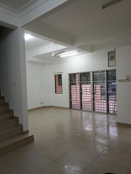 Rumah Teres 2-Tingkat untuk Disewa di Taman Tasik Prima (Puchong) - Tron Wan - Living Room - PropertyGuru.com.my